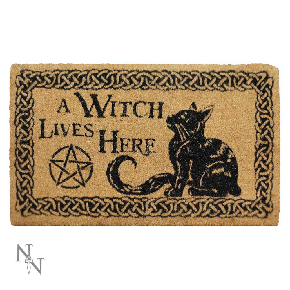 A Witch Lives Here Doormat Immagine principale del prodotto