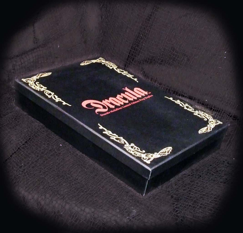 Um Medallion Of Dracula Ltd Ed Prop Rep